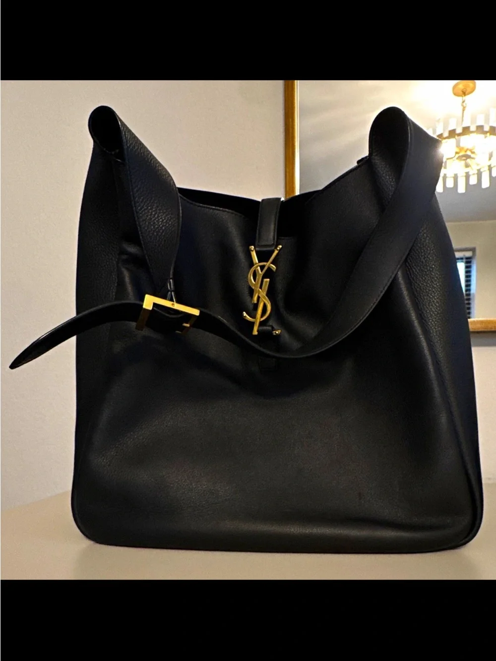 Saint Laurent Black Le 5 à 7 Hobo Bag /Large